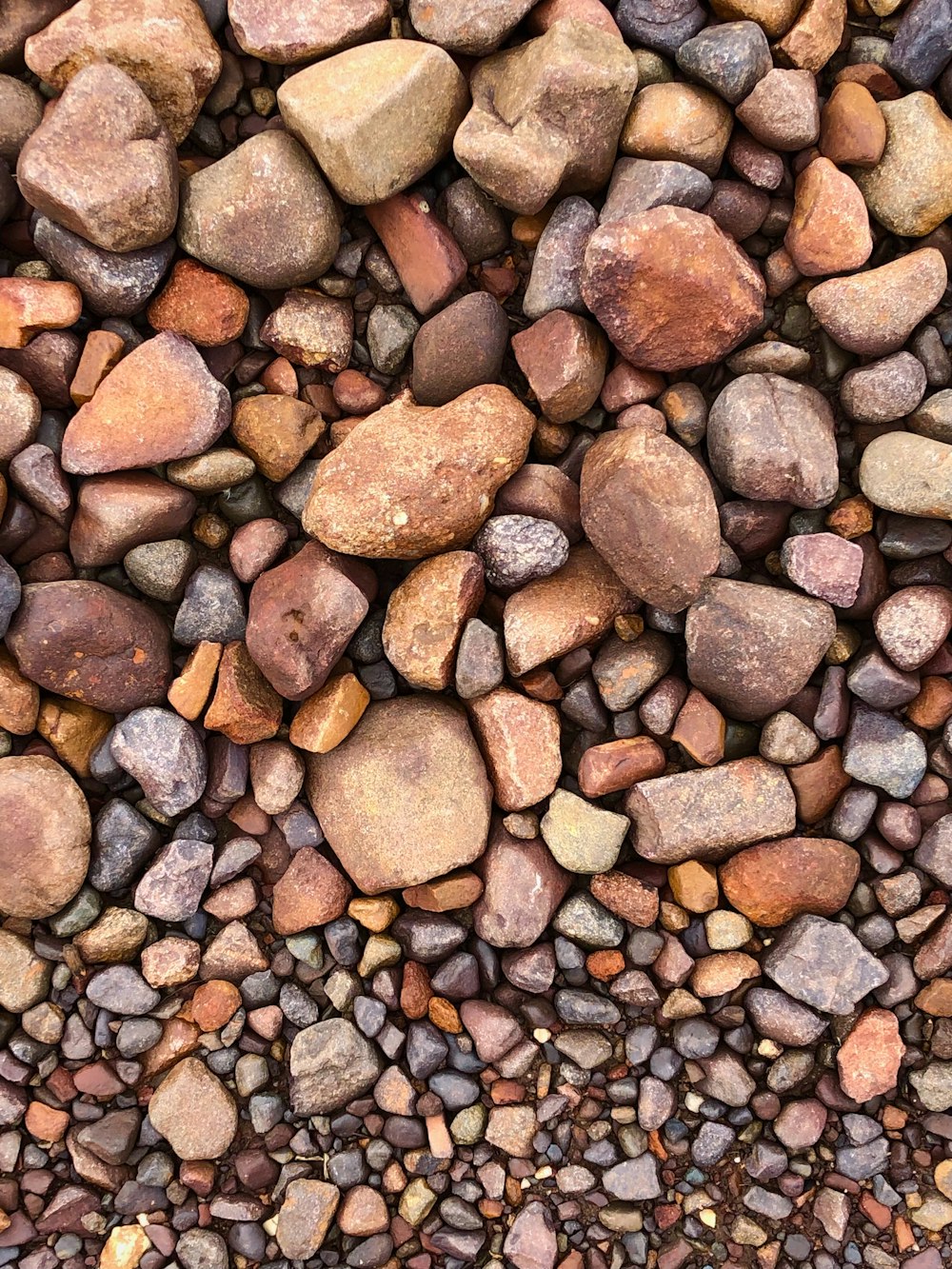 a bunch of rocks that are next to each other