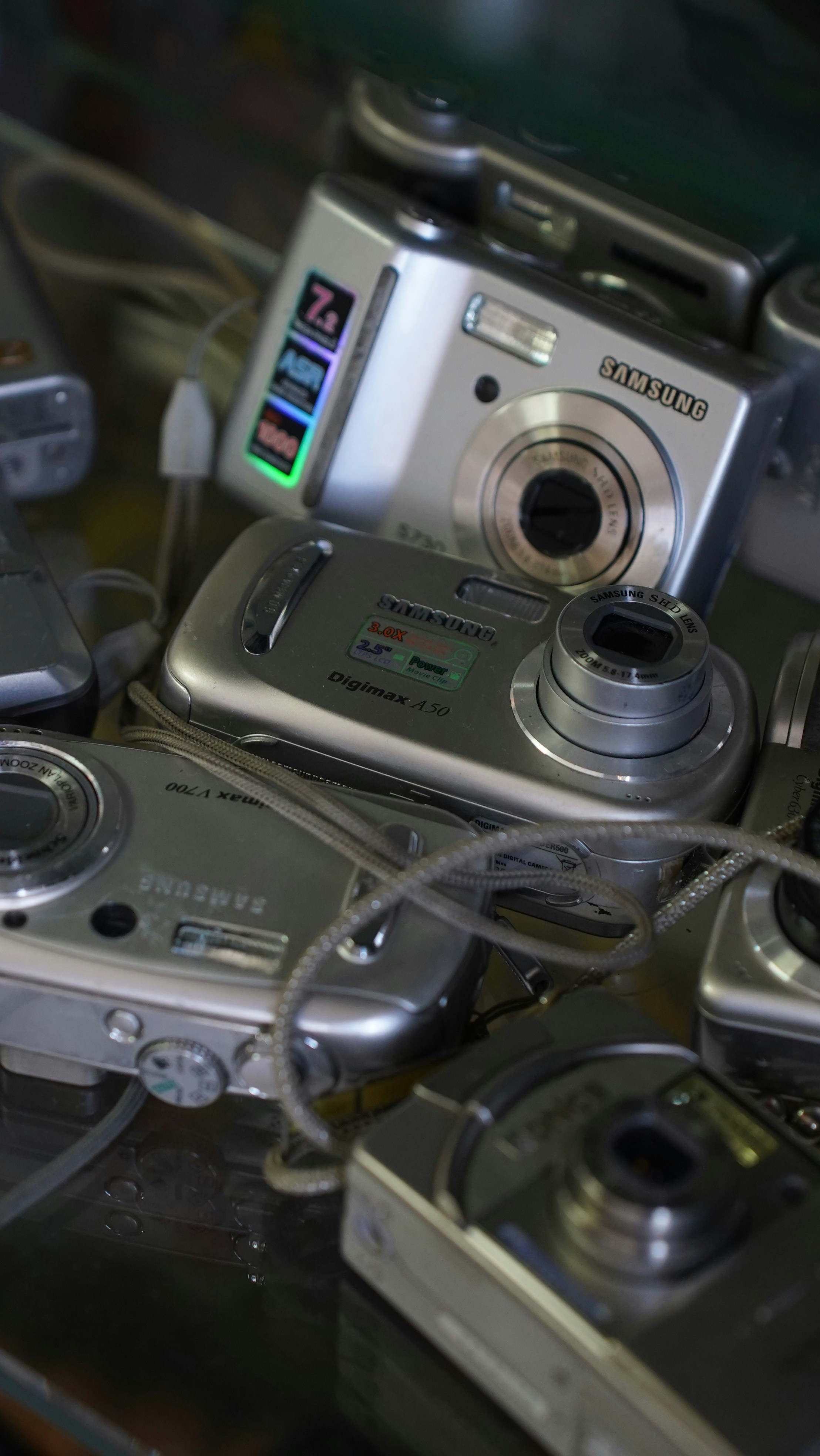 A bunch of cameras sitting on top of a glass table photo – Free Grey ...