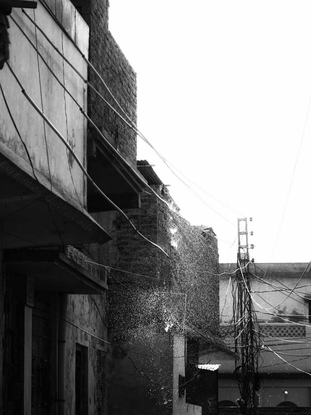 a black and white photo of a city street