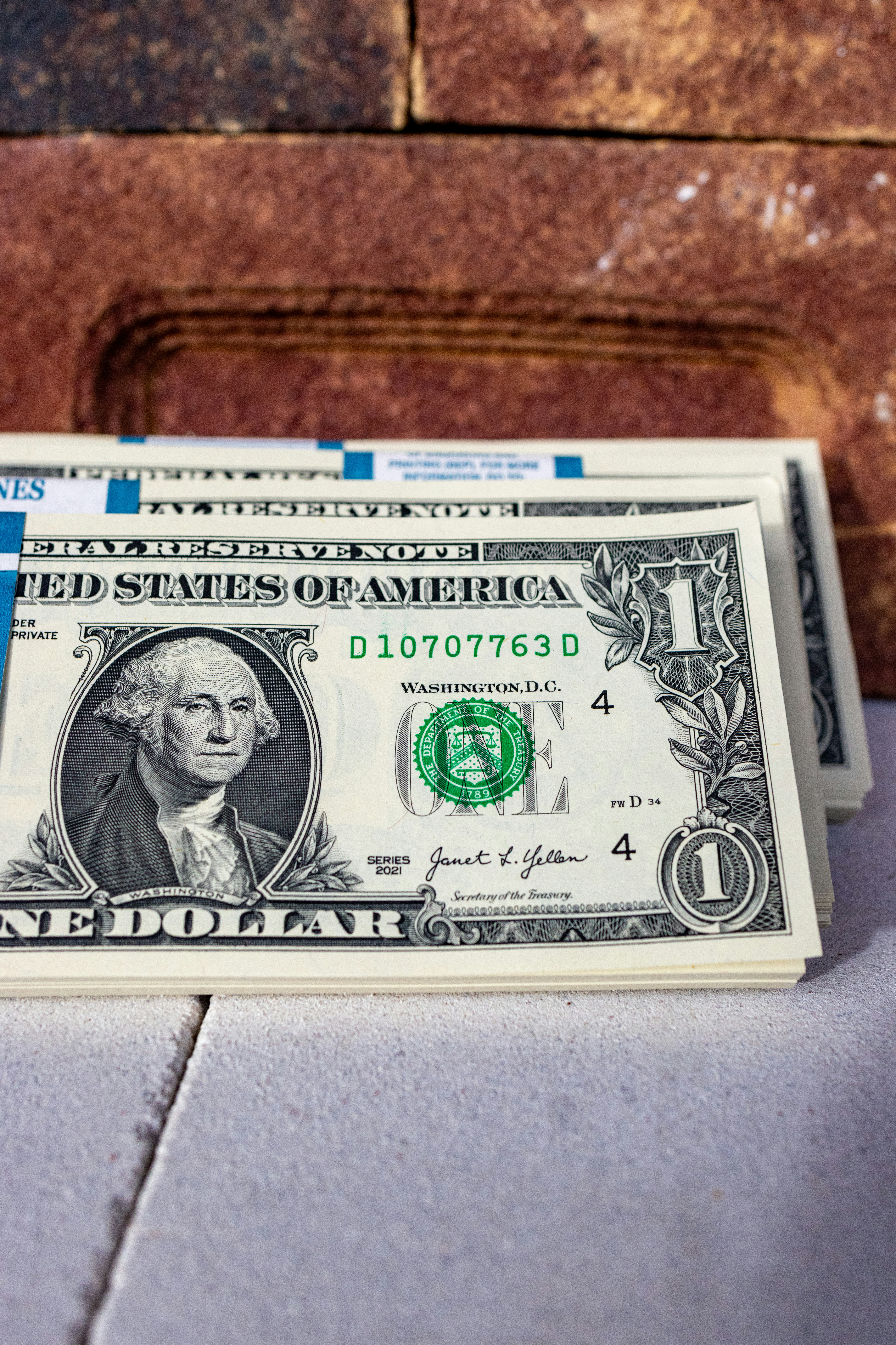 photo-1710761523078-3f4cb41cf85f?ixid=M3wxMjA3fDB8MXxzZWFyY2h8MTU4fHxkb2xsYXIlMjBuZXdzfGVufDB8fHx8MTczNTkzMTcwOHww%5Cu0026ixlib=rb-4.0.3