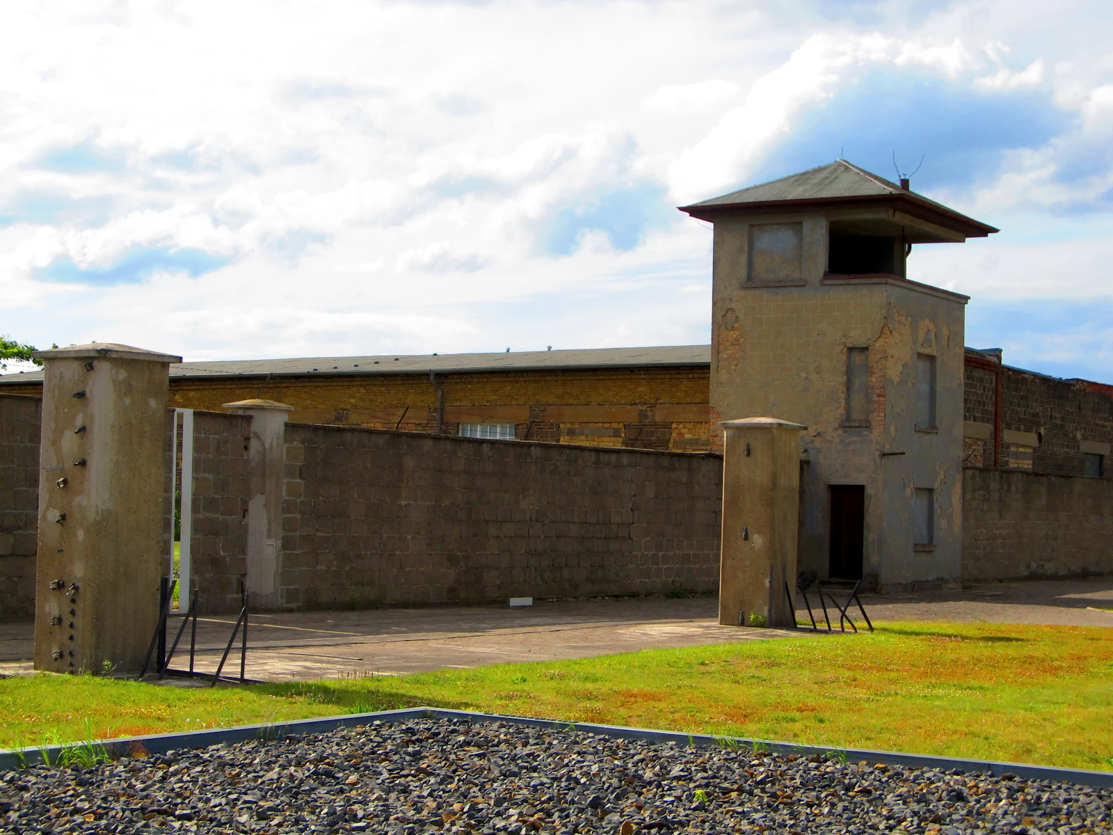 Sachsenhausen Memorial Guided Visit from Berlin by Public Transport