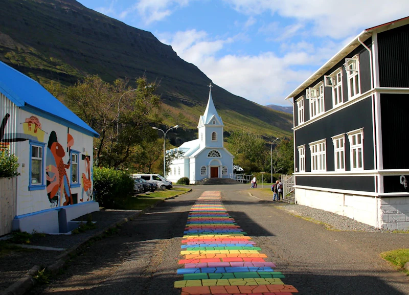 Best Pet-Friendly Hotels and Stays in Seydisfjordur for Travelers With Furry Companions