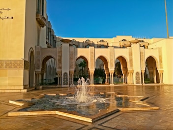 a fountain in the middle of a courtyard