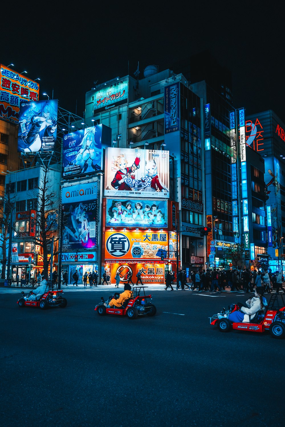 a busy city street at night with a lot of traffic