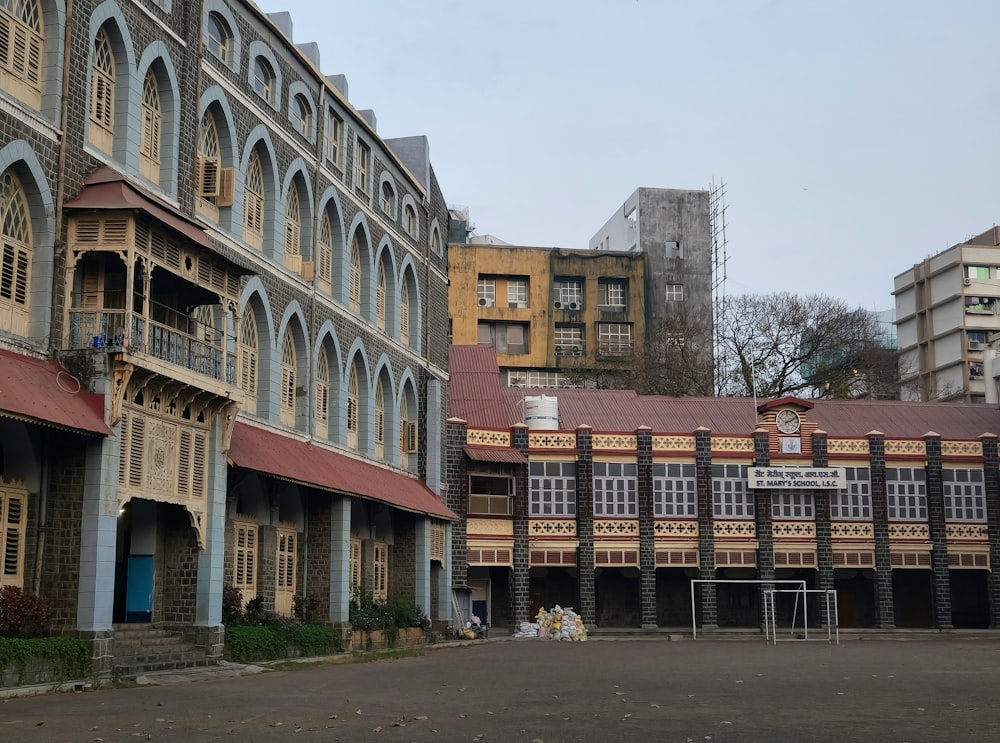 an old building with a lot of windows and balconies