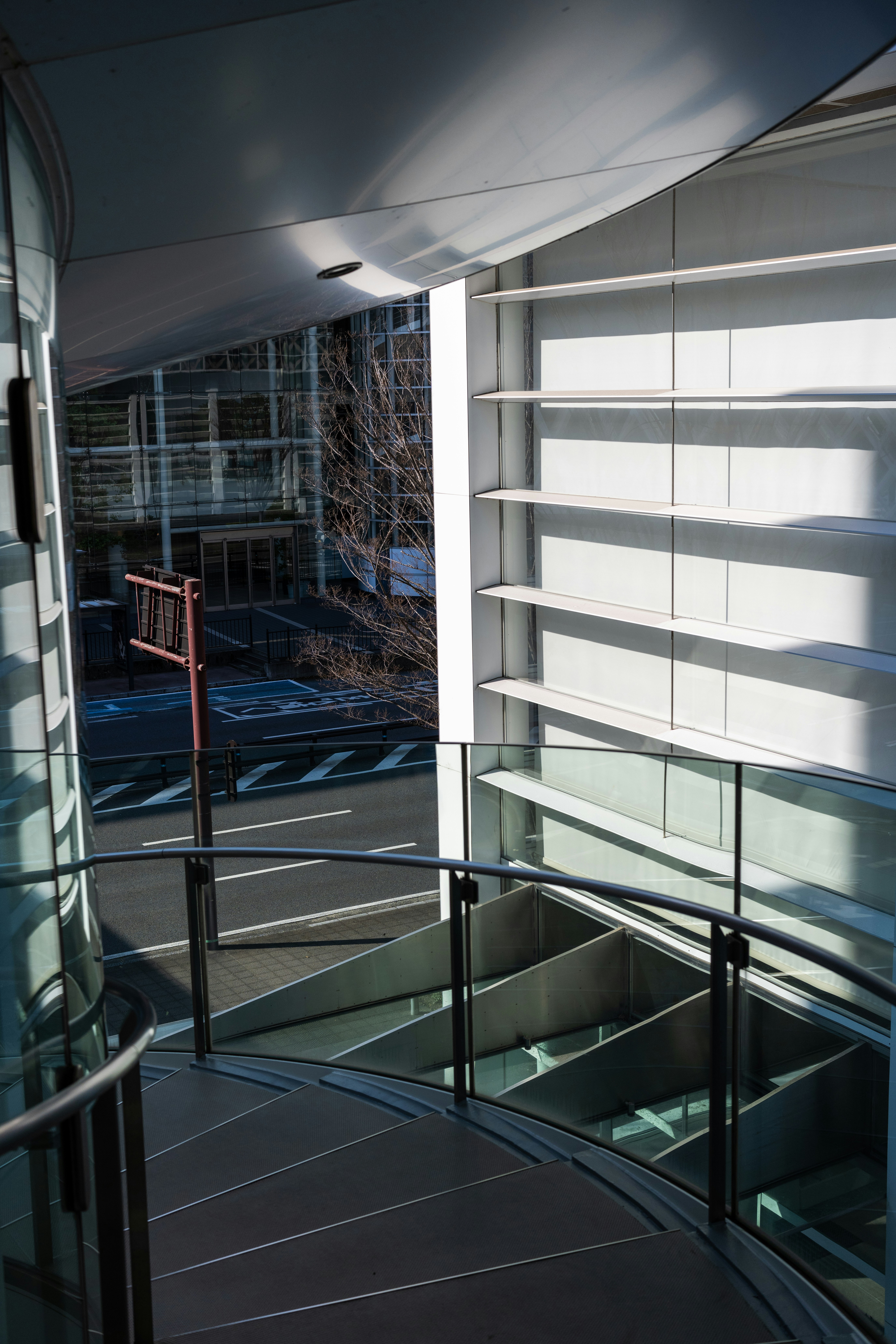 Exterior glass railing system