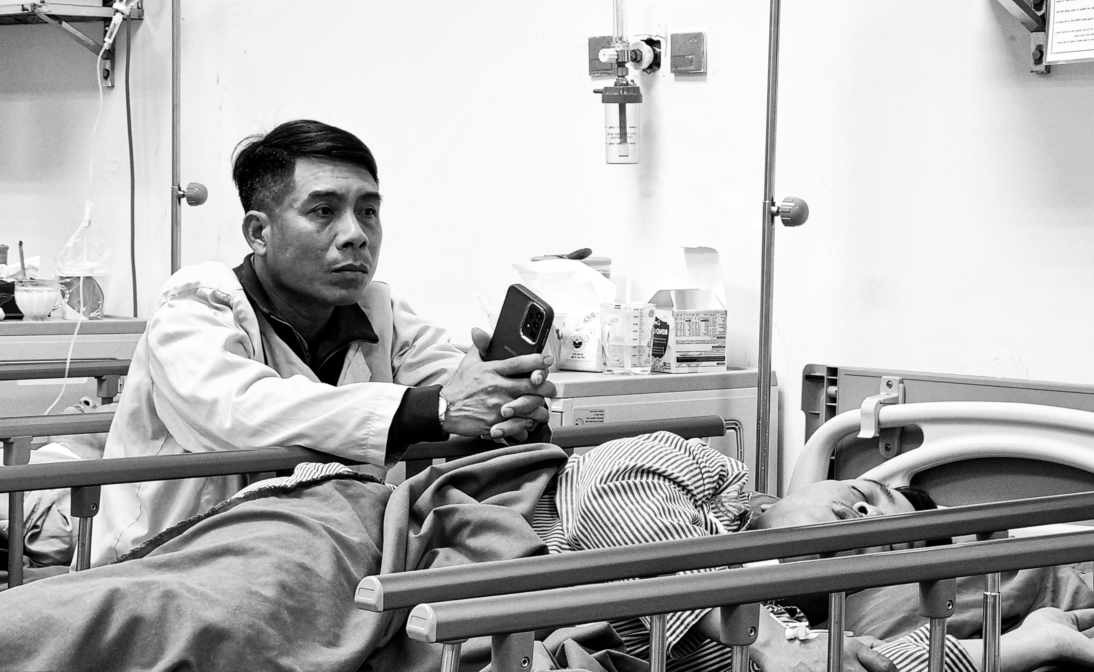 Review of portable visual field devices shows higher patient preference over table-mounted analyzers in rural glaucoma care.