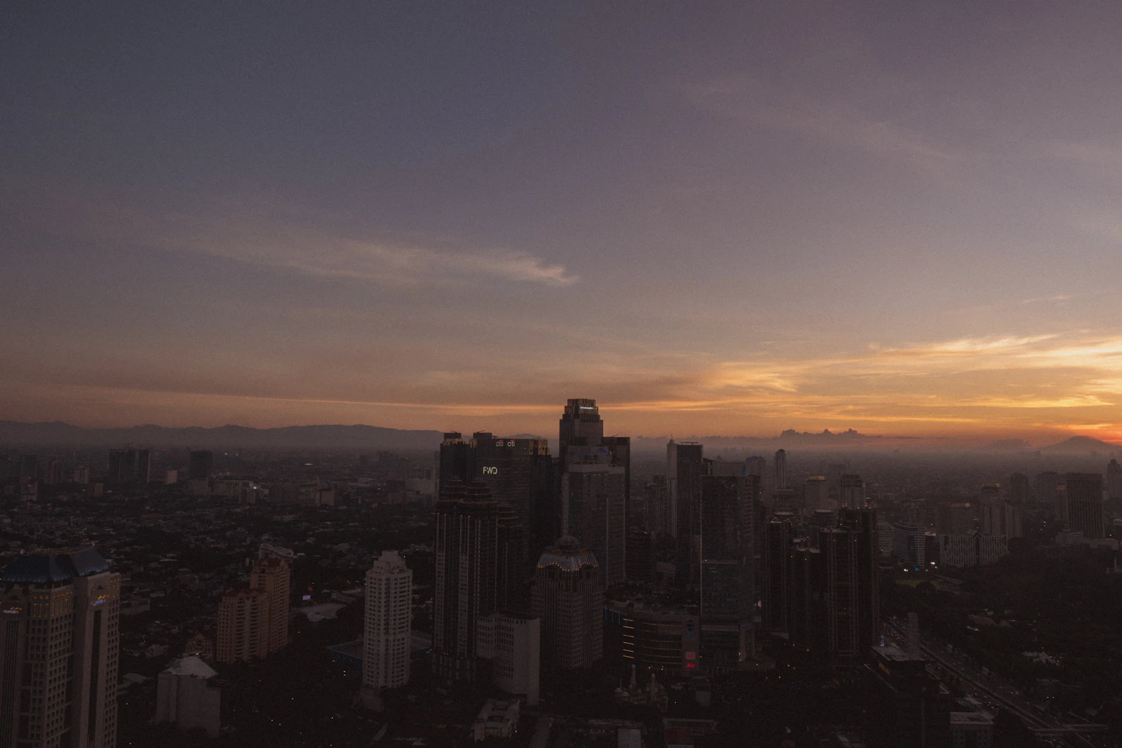 The Ritz-Carlton, Jakarta, Mega Kuningan and the Adventurous Lobo