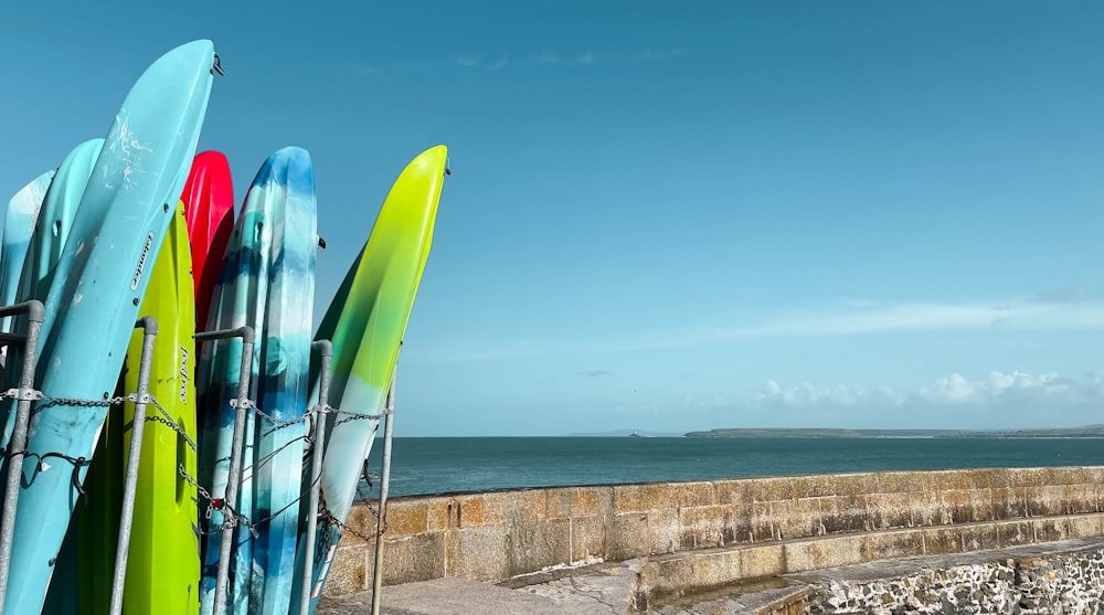 a bunch of surfboards that are leaning against a wall
