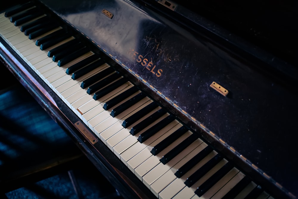 a close up of a piano with the keys missing
