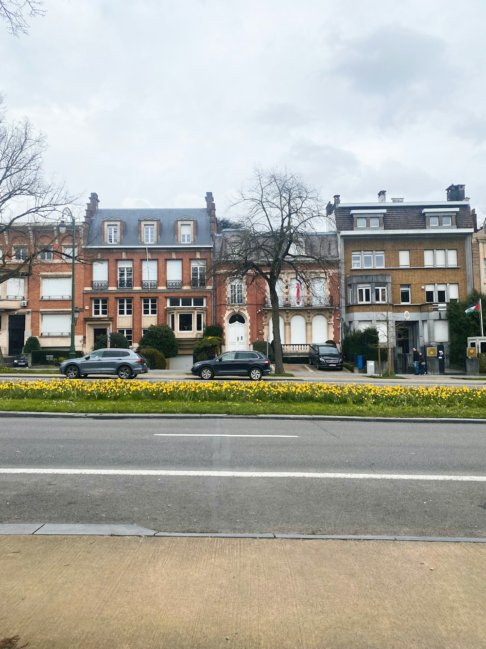 a row of houses with cars parked in front of them