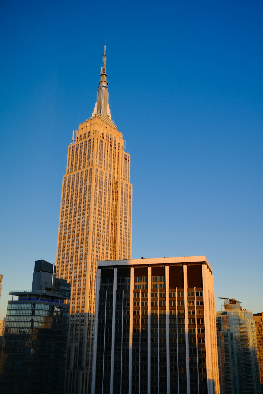 a very tall building in the middle of a city