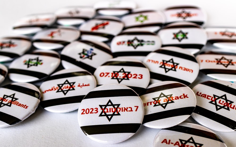 a bunch of pins with a star of david on them