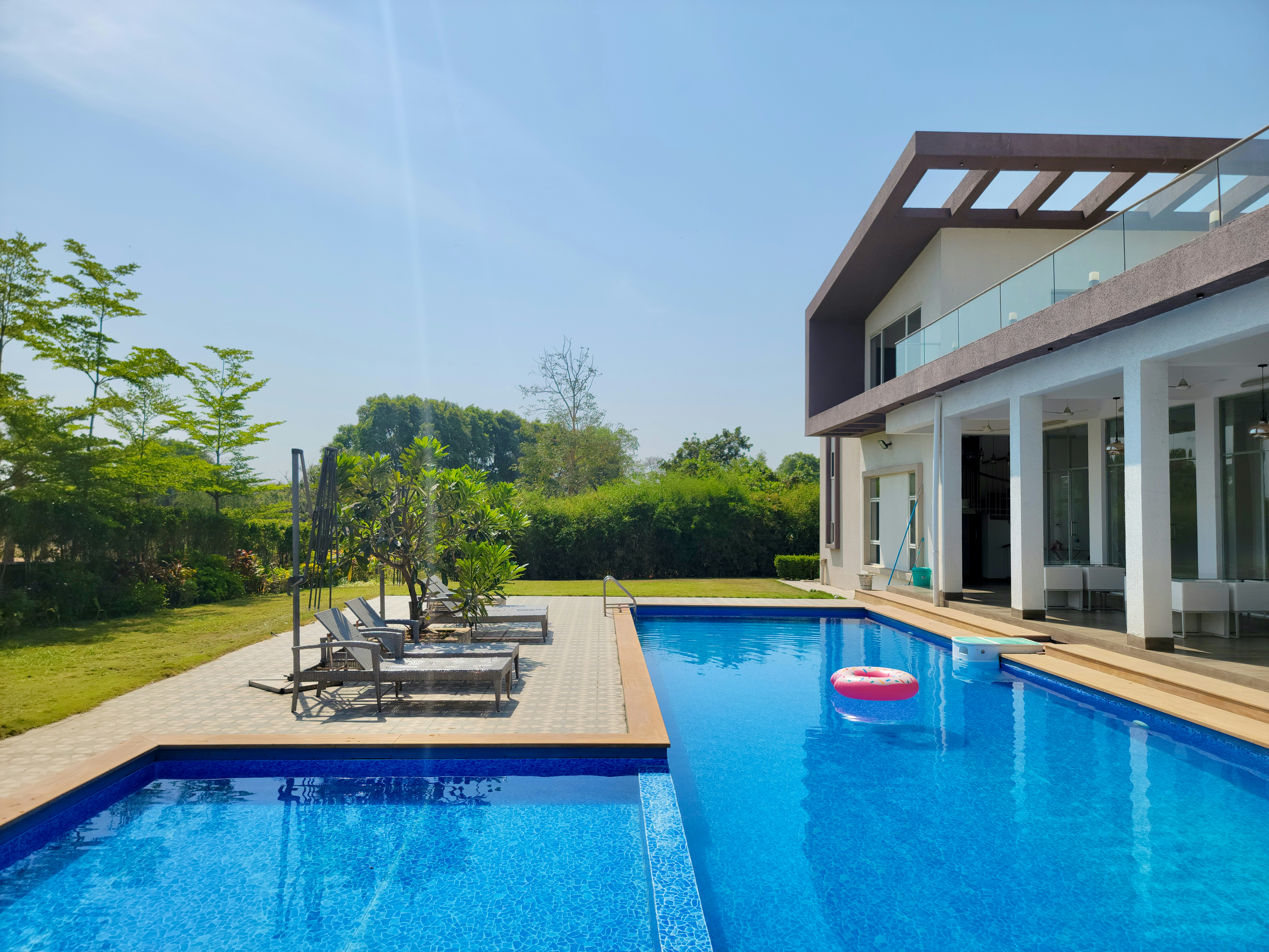 black and white bed linen