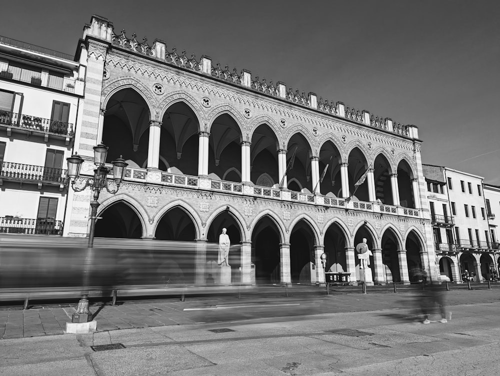 a black and white photo of a building