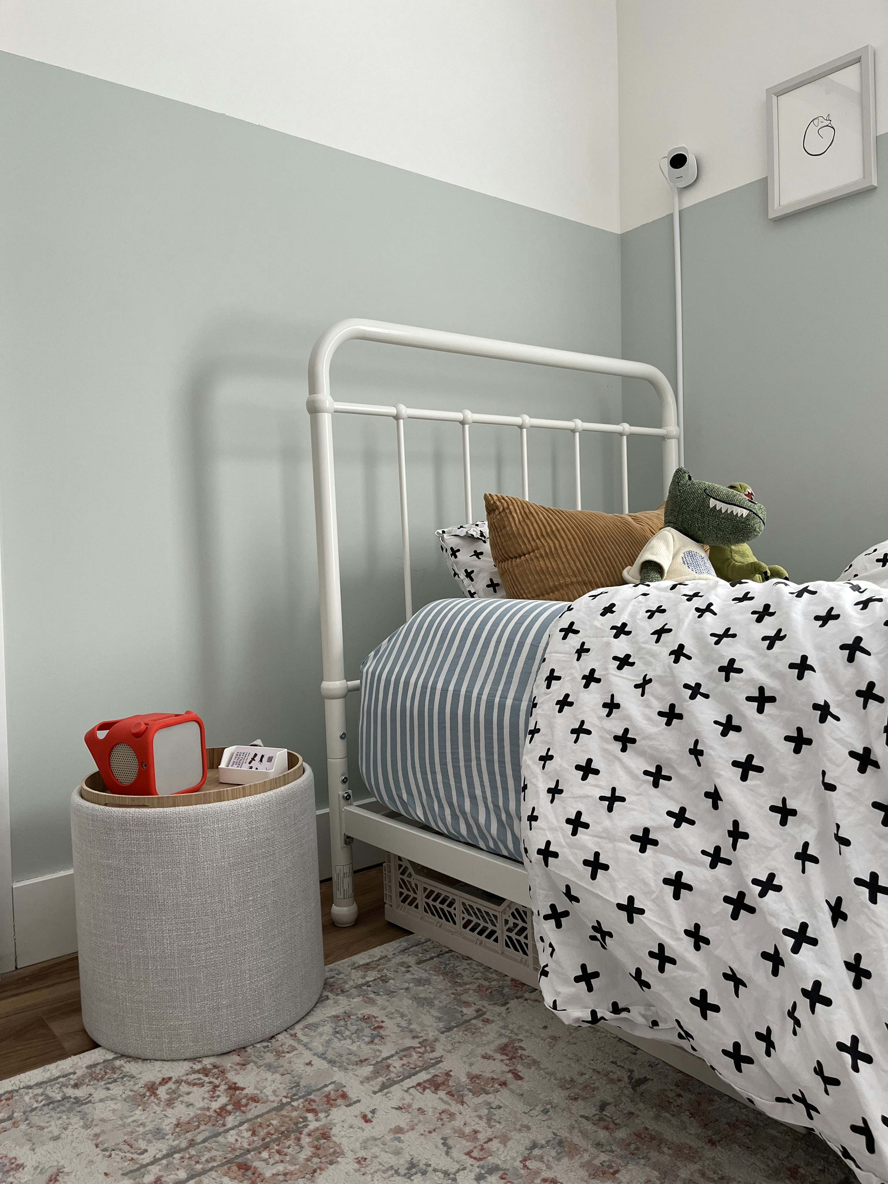 minimalist kids room, wallpaper, Minimalist Kids Bedroom: Design & Pet-Friendly Ideas 6