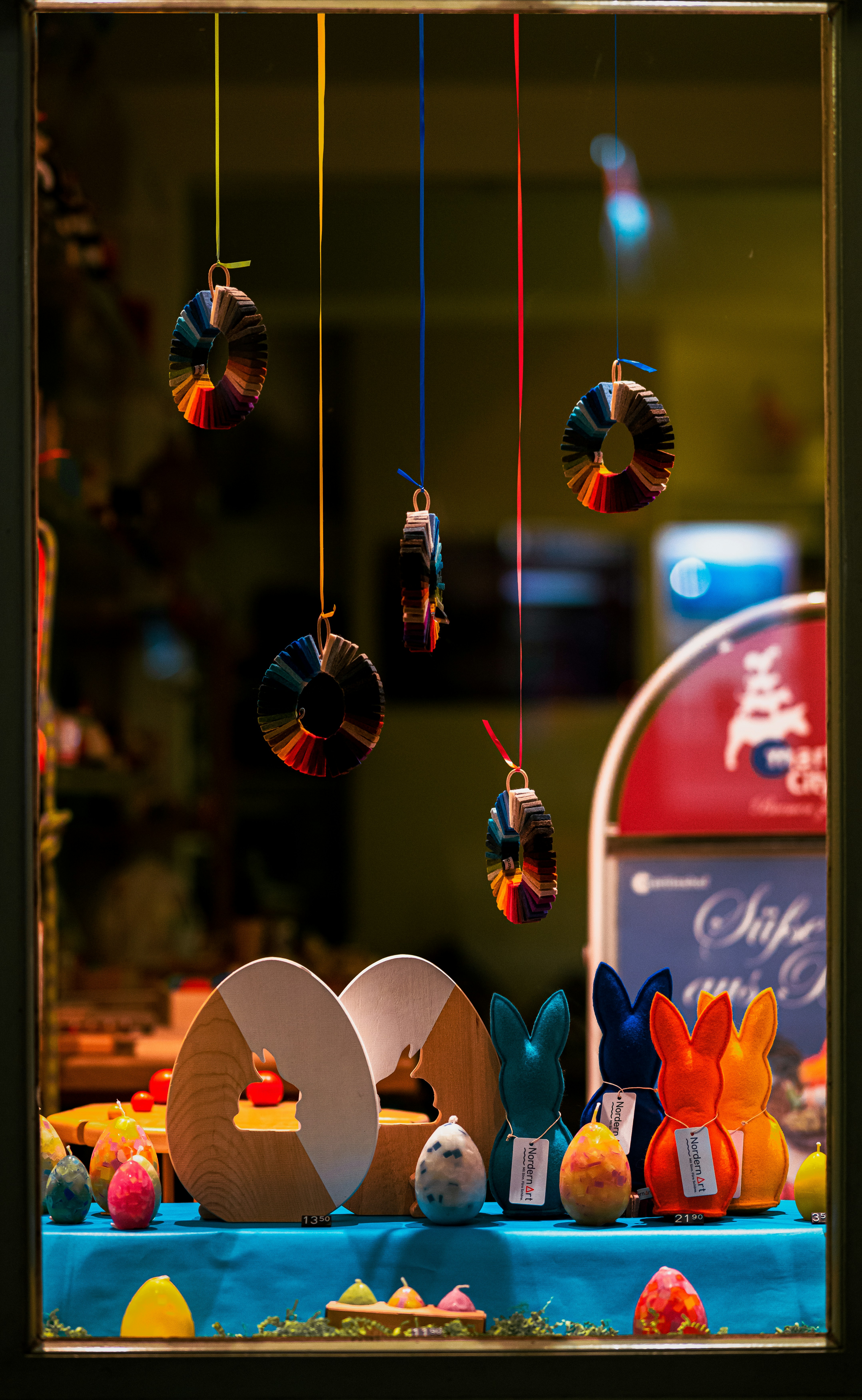 A window display with a bunch of toys in it photo – Free X Image on ...