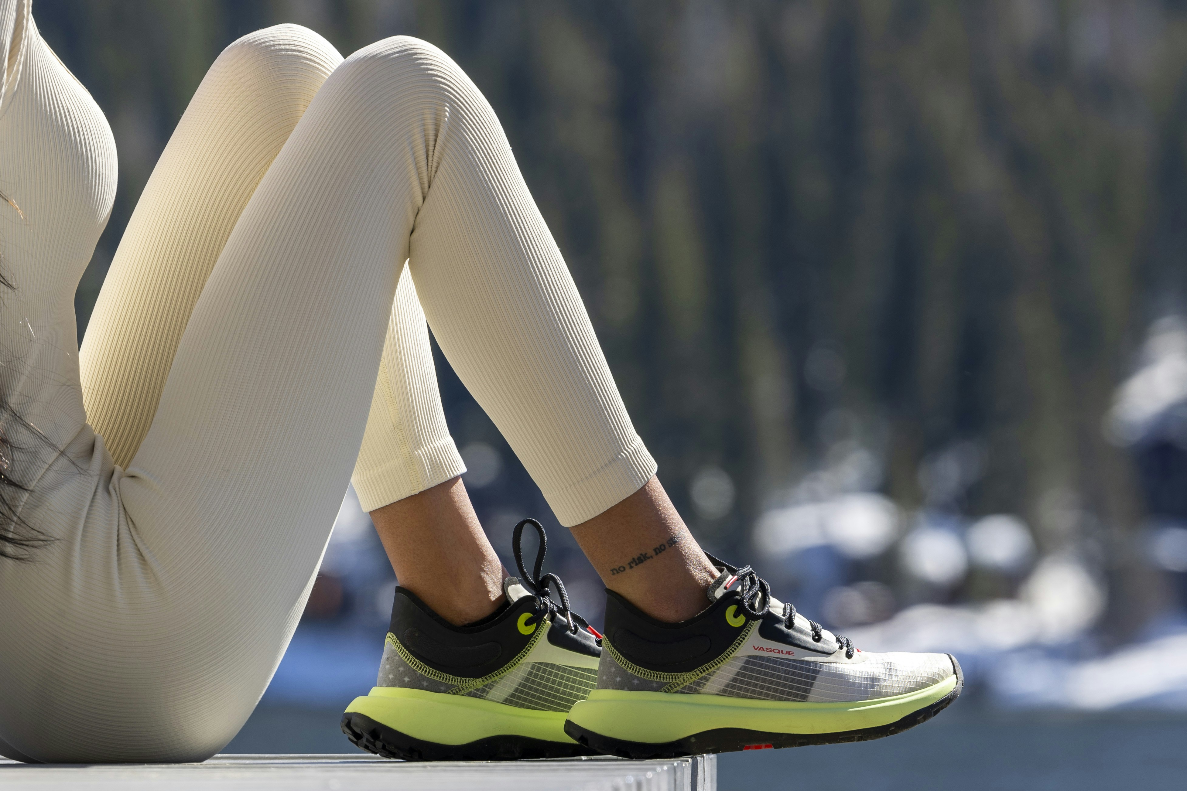 폼롤러·마사지건·괄사로 허벅지 셀룰라이트 관리하는 홈케어 방법