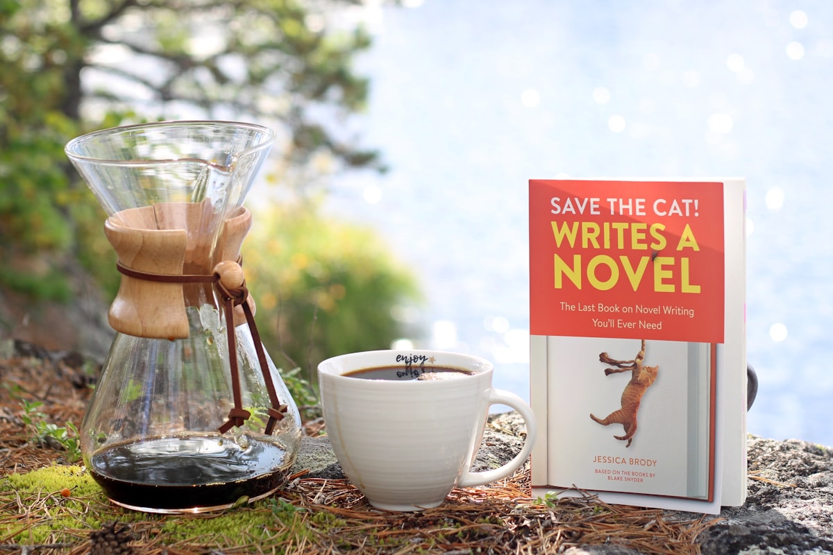 Buch und Kaffee als Startpunkt: die besten Bücher zum Aufhören finden