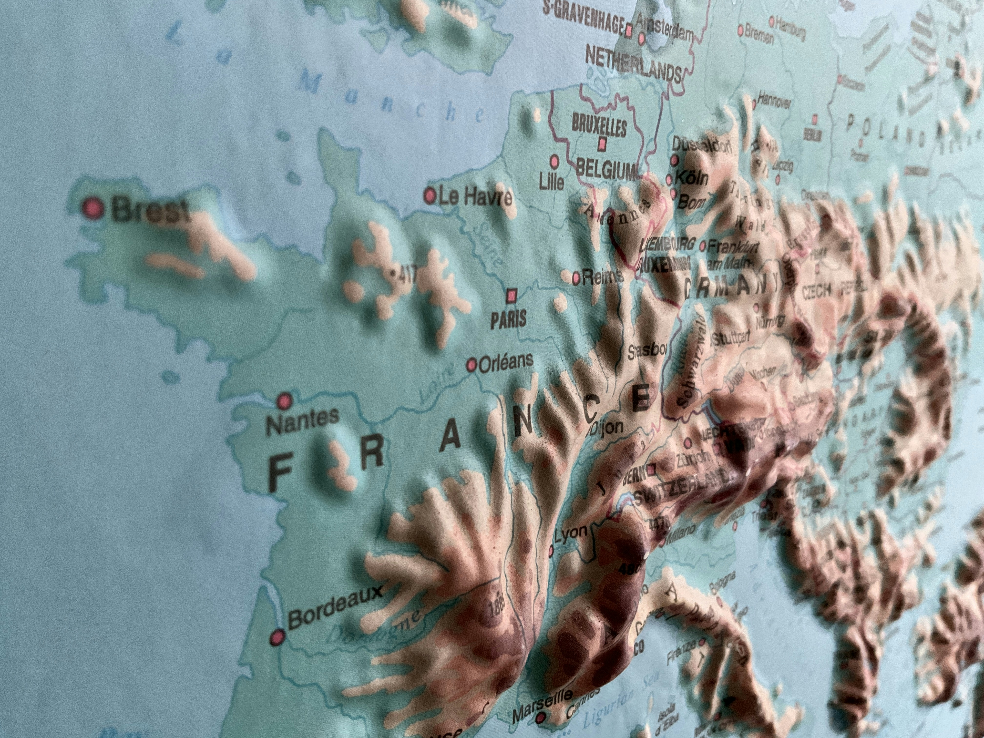 photo-1711196121724-a098143aa75d?ixid=M3wxMjA3fDB8MXxzZWFyY2h8OHx8d2VlZCUyMG1hcCUyMGV1cm9wZXxlbnwwfHx8fDE3NjQ2NDk3MTh8MA\u0026ixlib=rb-4.1.0