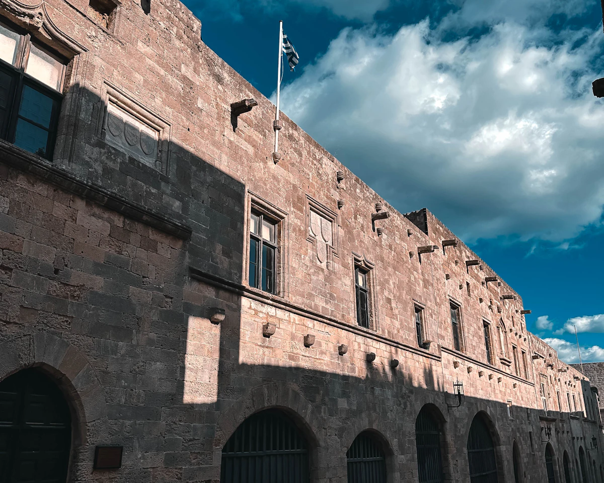 Un bâtiment médiéval de la vieille ville de Rhodes