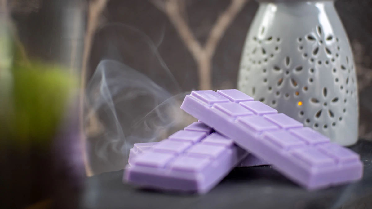 Hand-poured wax melts in soft pastel colours with a gentle home fragrance
