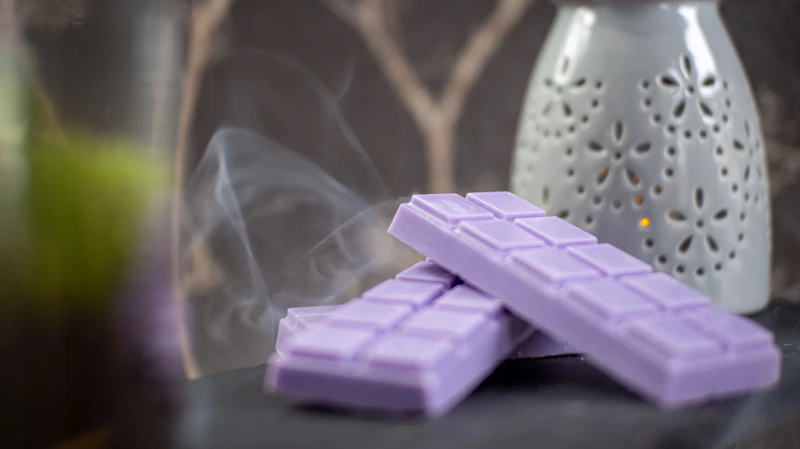 Hand-poured wax melts in soft pastel colours with a gentle home fragrance