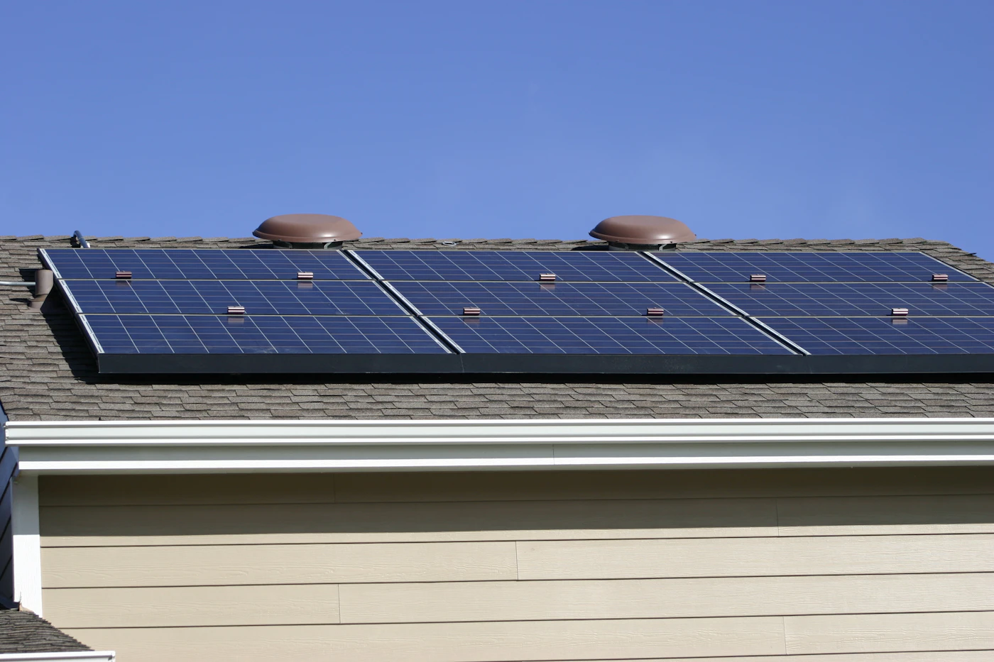 Central Florida home with rooftop solar panels under a clear sky