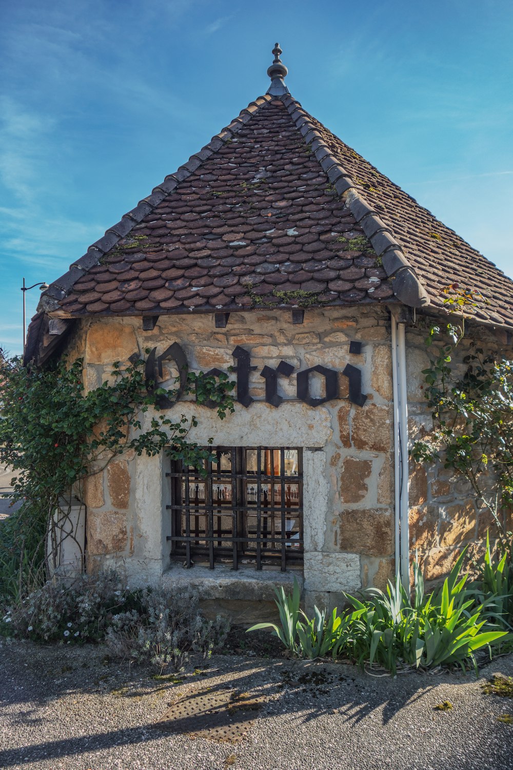 a stone building with vines growing on it