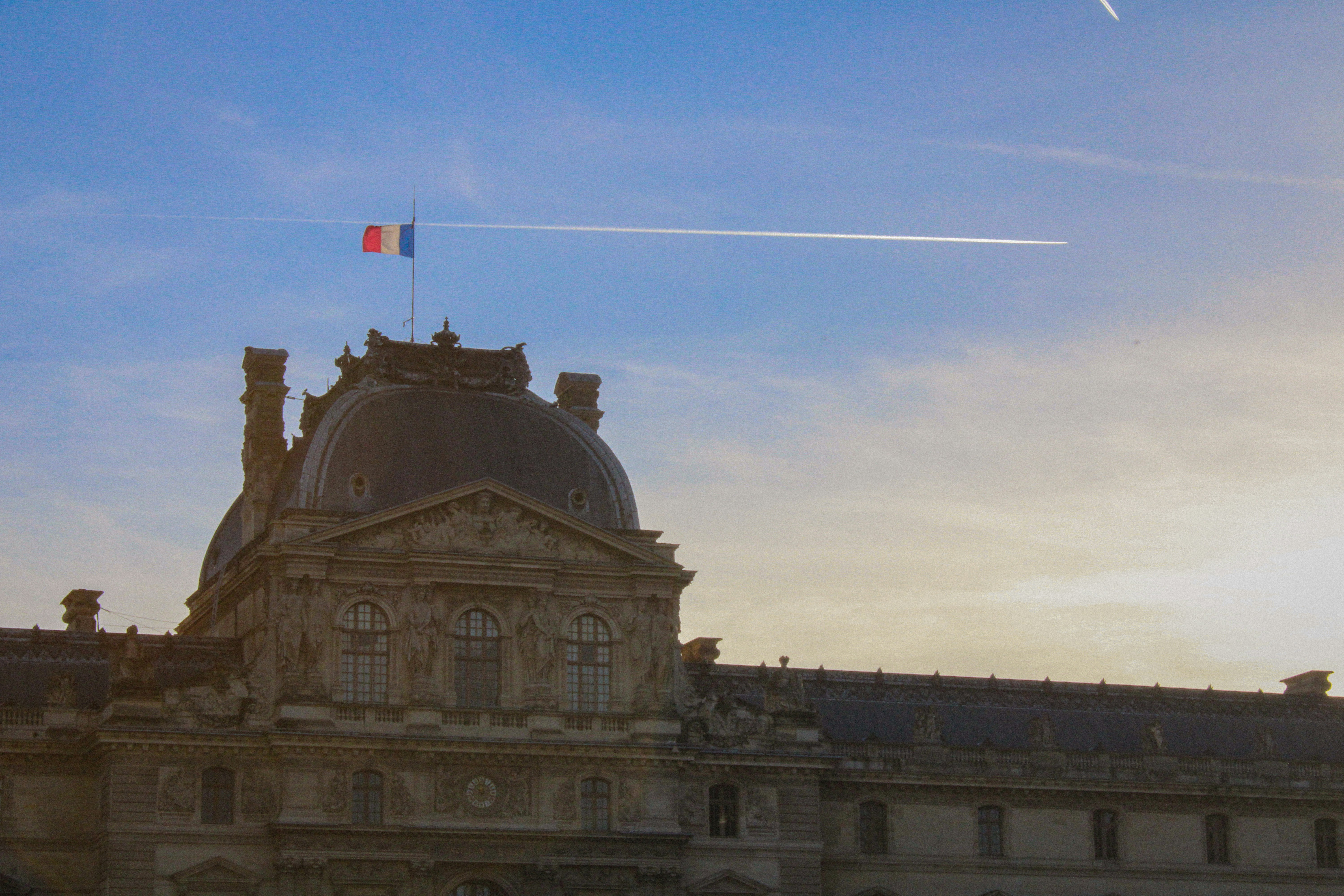 فرنسا تعتزم زيادة إنفاقها الدفاعي بـ 36 مليار يورو