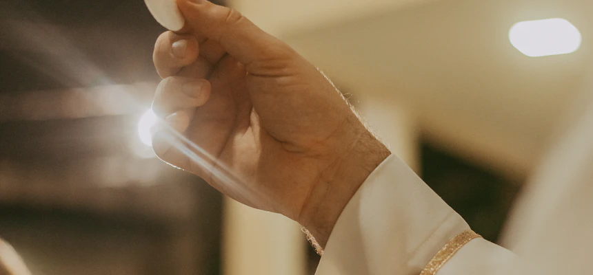 Receiving Holy Communion the Proper Way
