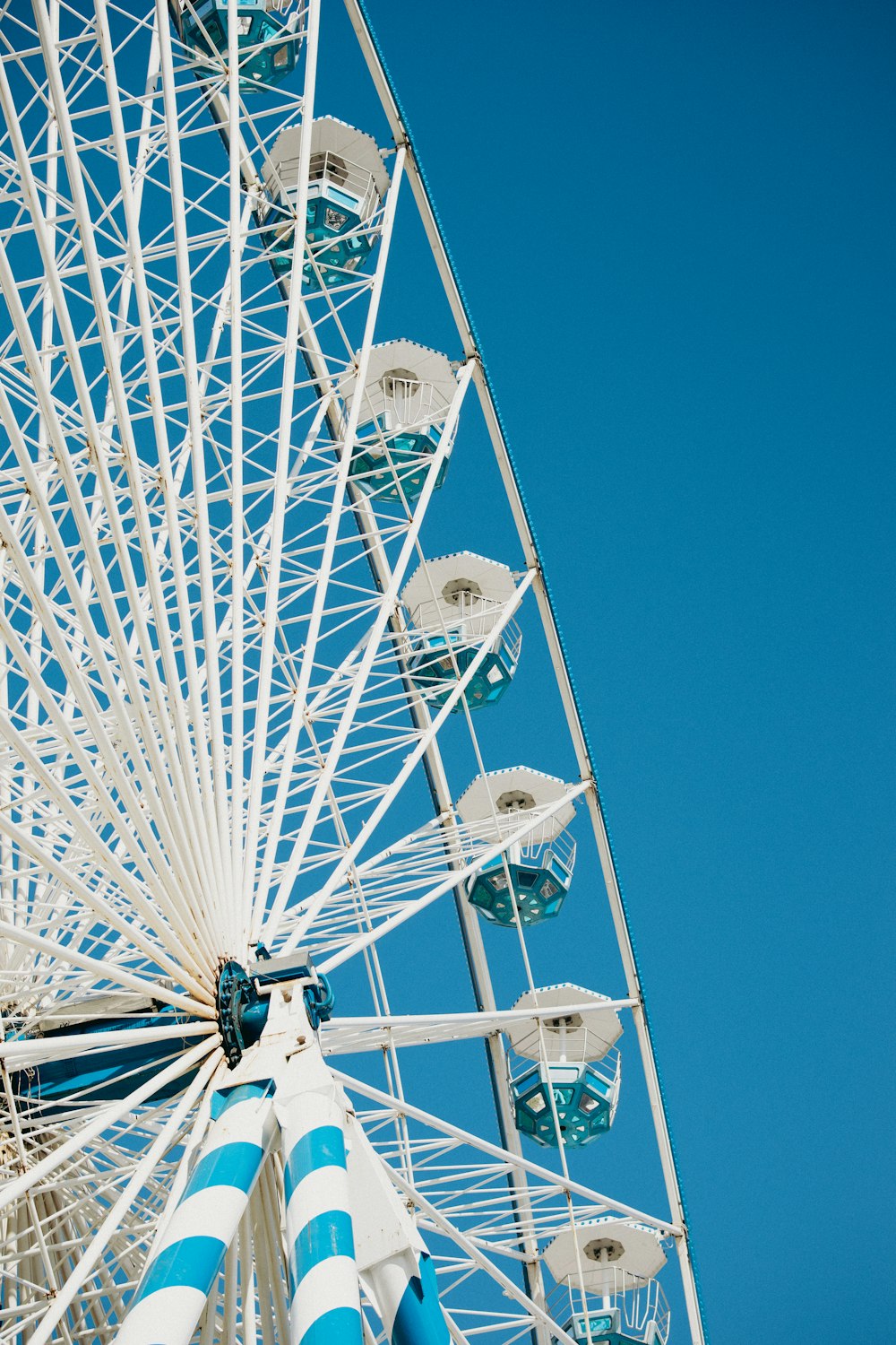 a large white ferris wheel with blue and white stripes