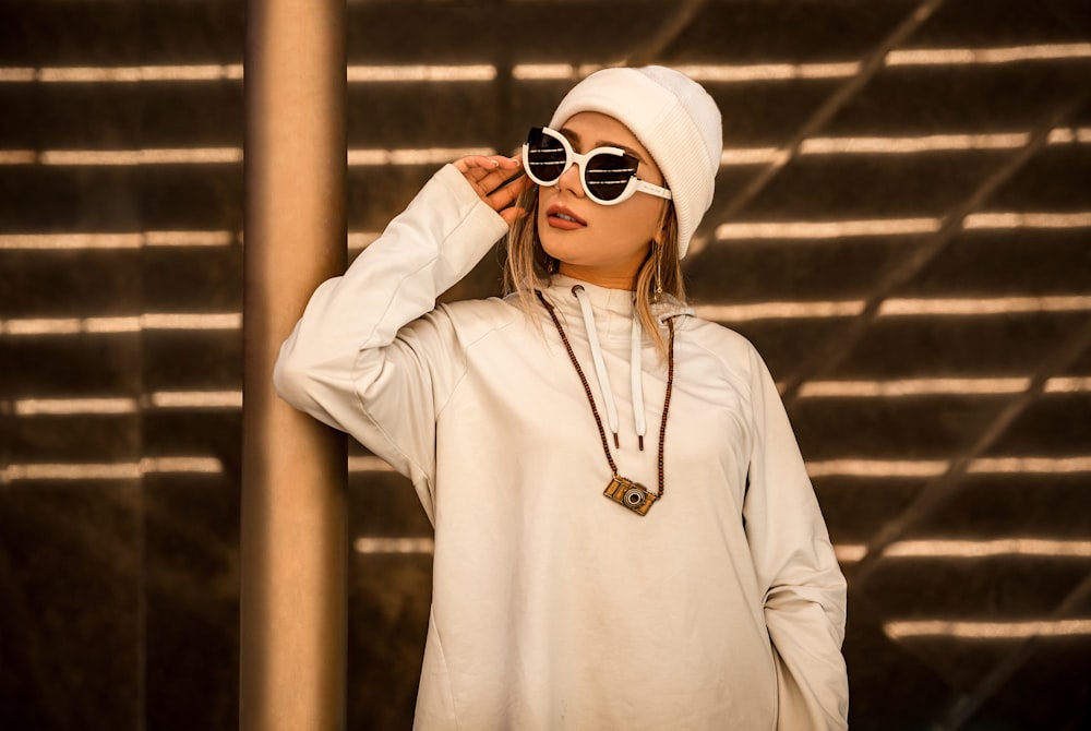 a woman wearing a white hat and sunglasses