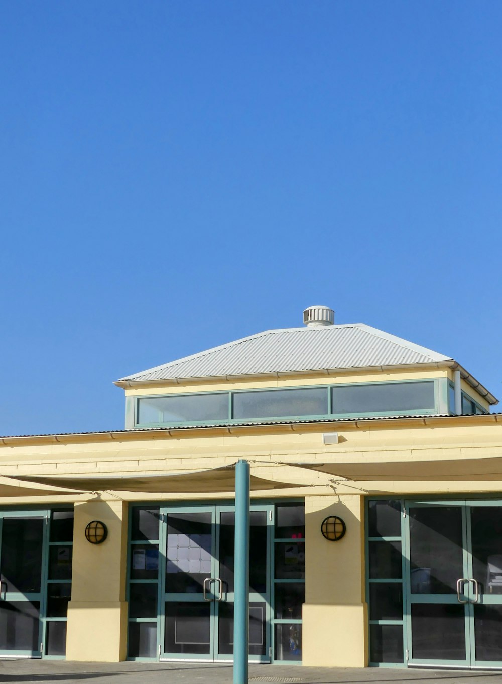 a clock on a pole in front of a building