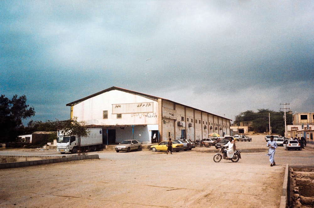 a person on a motorcycle in front of a building