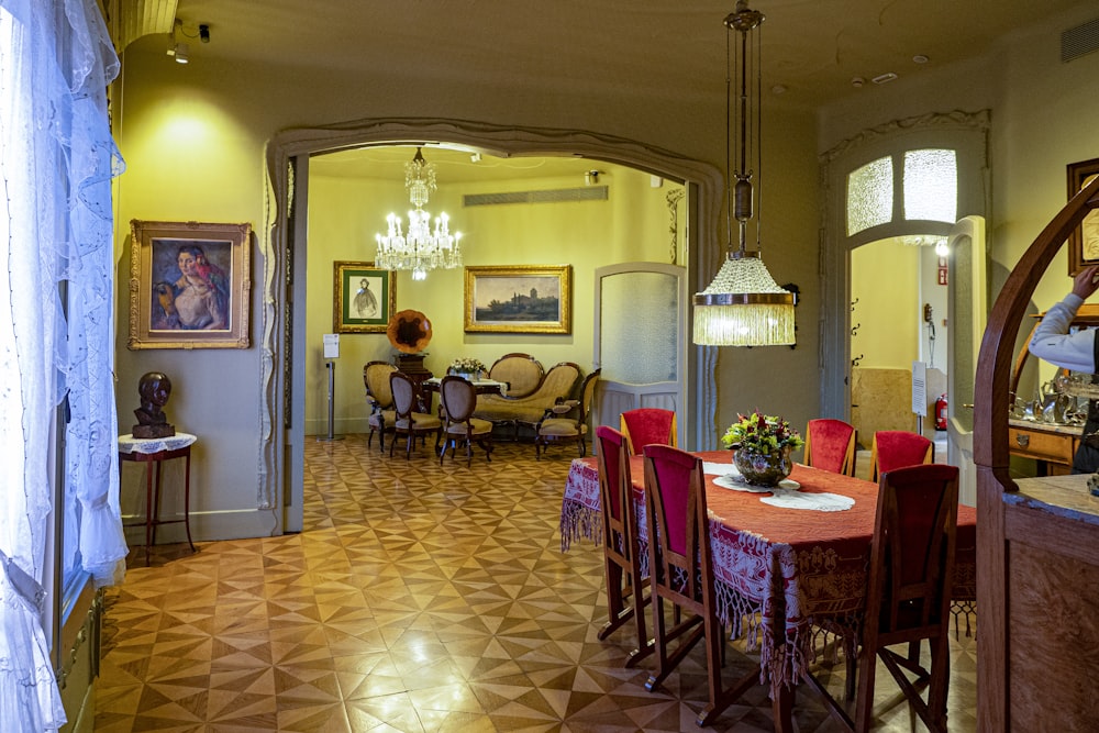 a dining room with a chandelier hanging from the ceiling