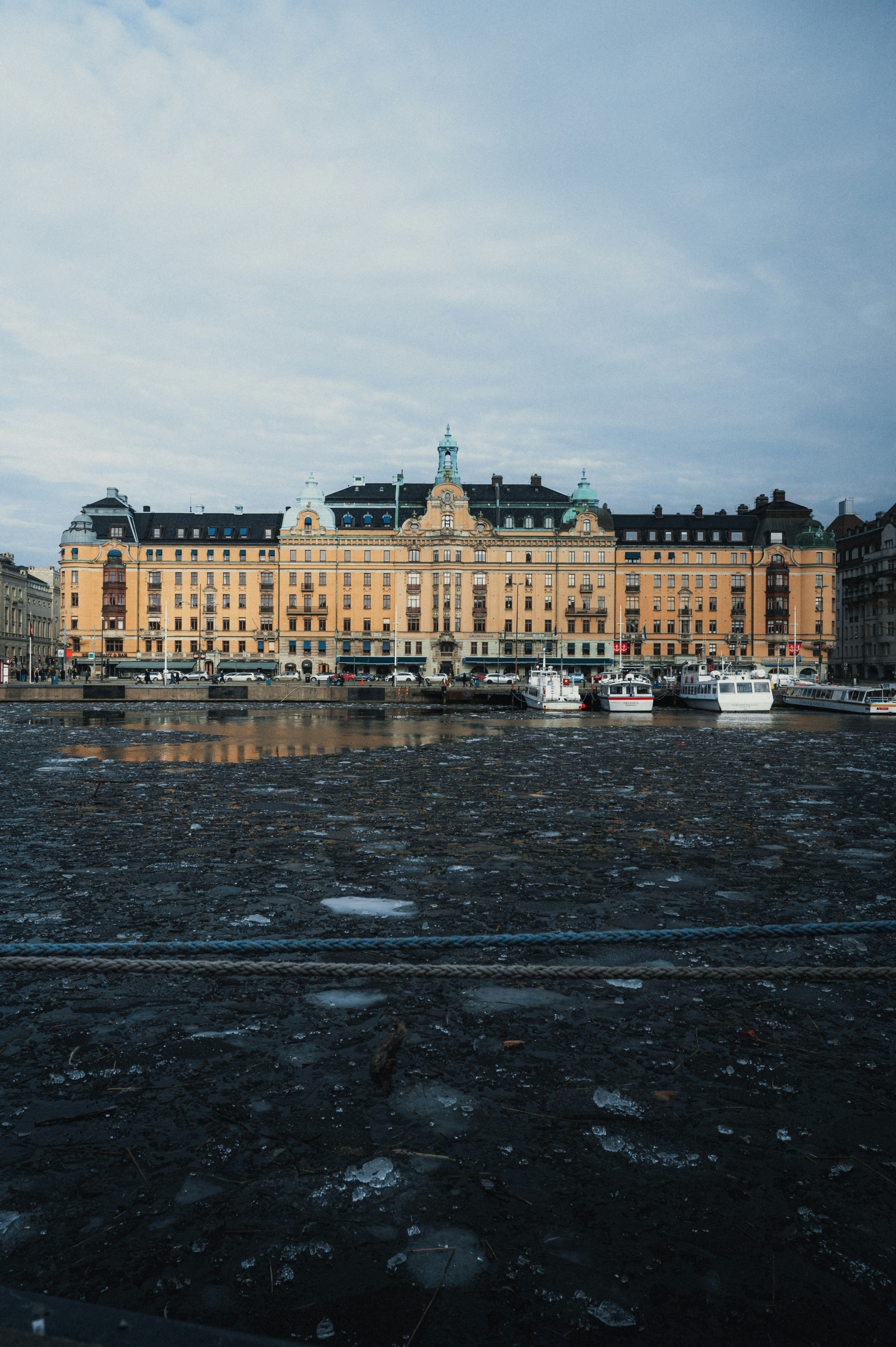 [hikaye] : Beni Rehin Tutan ve Bana Stockholm...