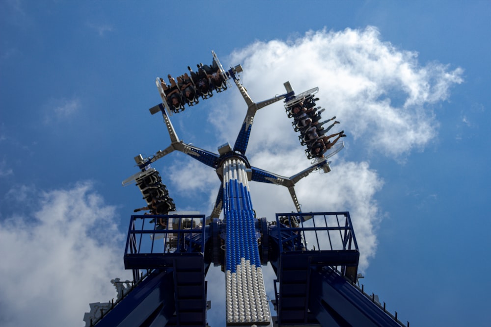 an amusement park ride with a sky background