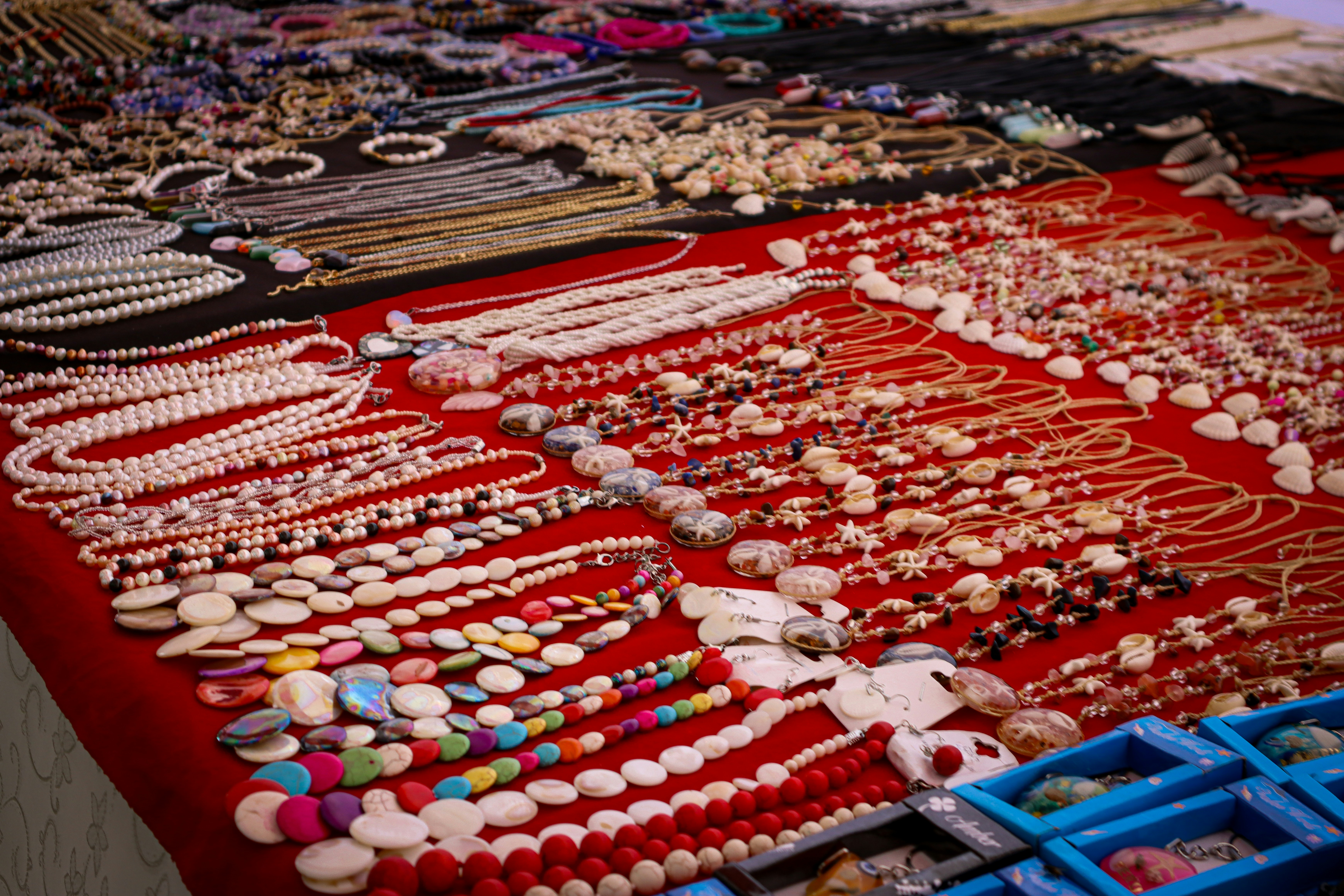 Artesanía expuesta en la región de Moquegua, Perú.