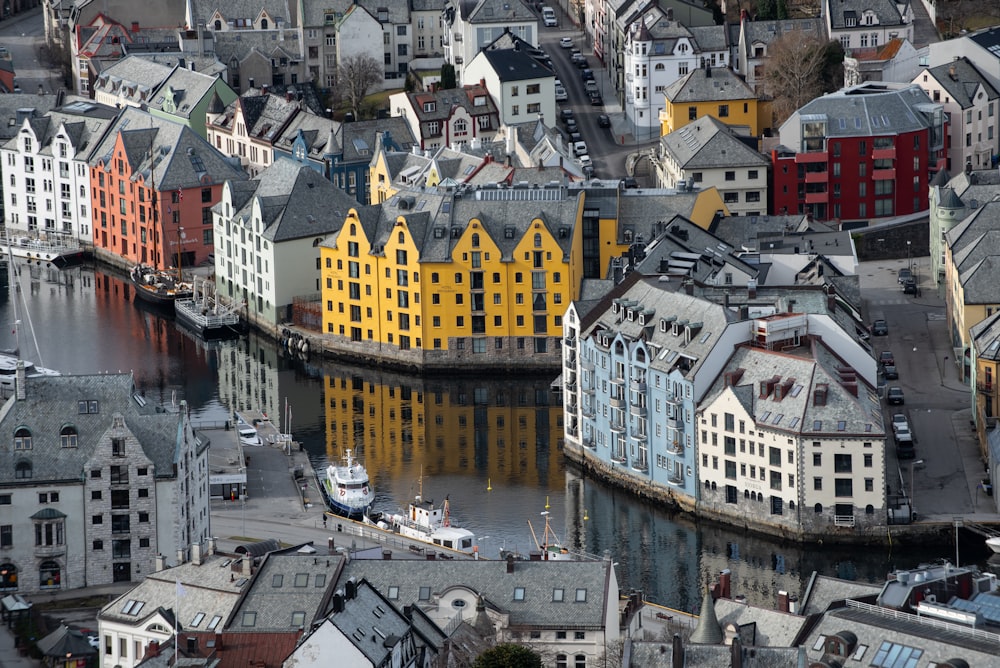 a group of buildings that are next to a body of water