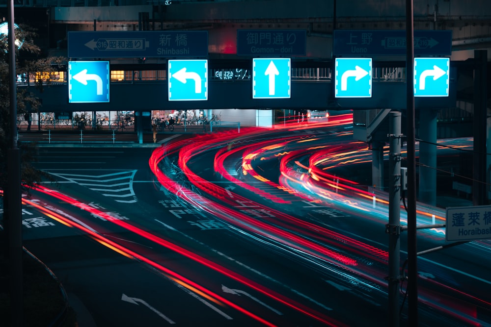 a city street filled with lots of traffic at night