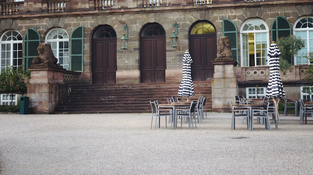 a group of tables and chairs in front of a building