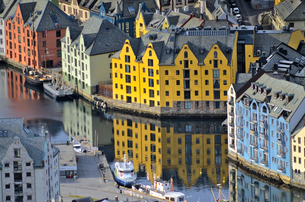 a group of buildings that are next to a body of water