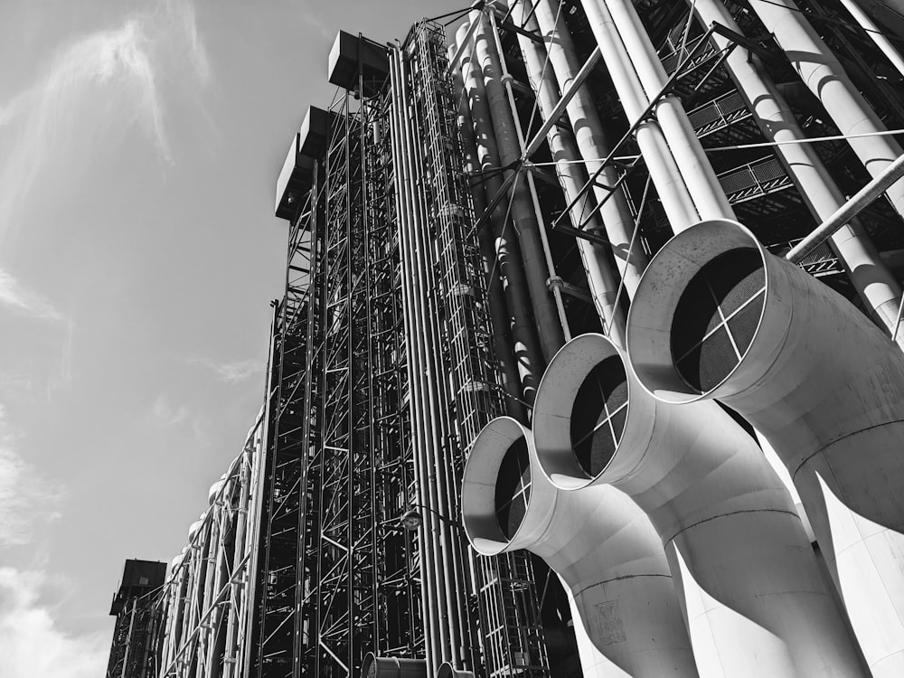 a black and white photo of a tall building