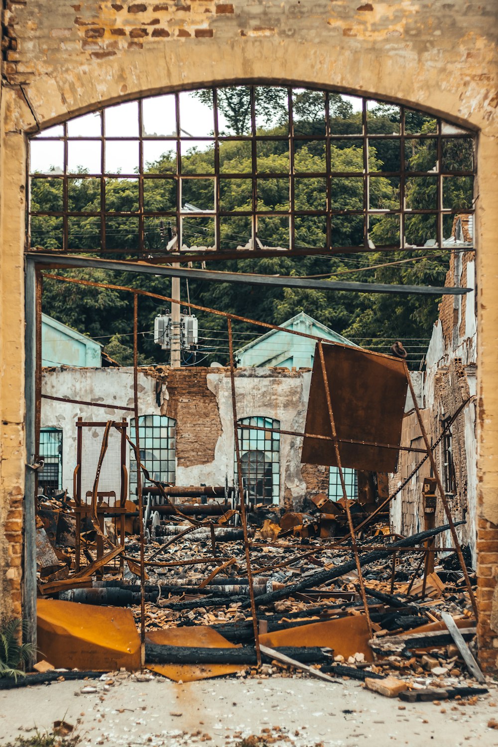 an old building with a bunch of broken windows