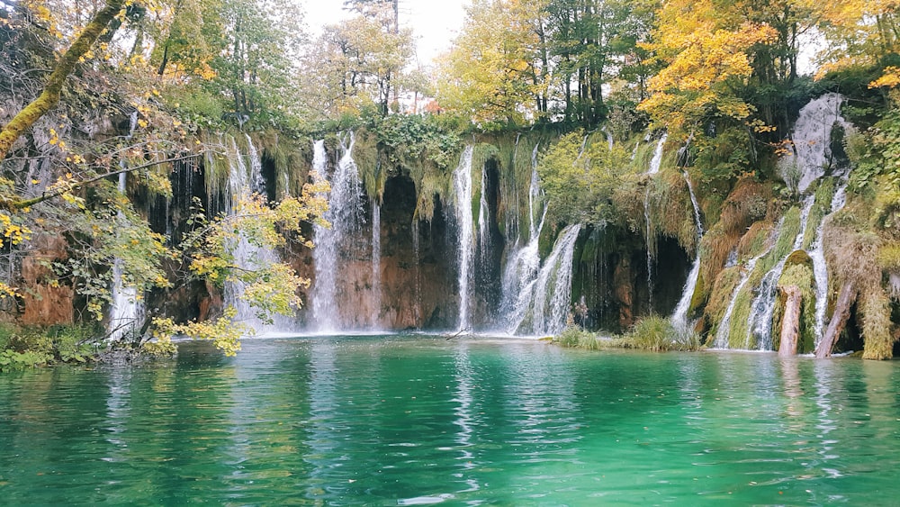 a large waterfall is in the middle of a body of water