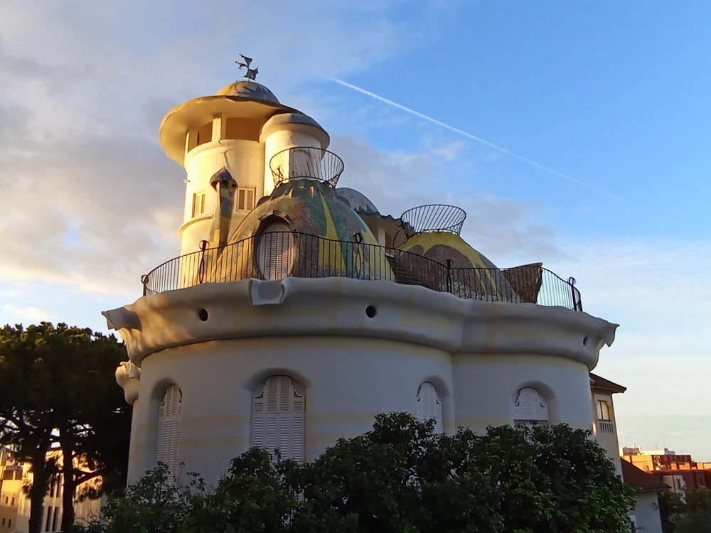 a white building with a yellow and green dome