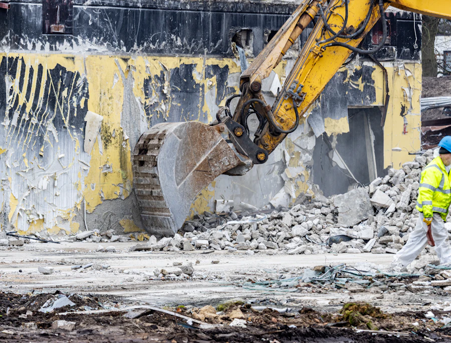 Mitarbeiter von S.A Abbruch auf der Baustelle
