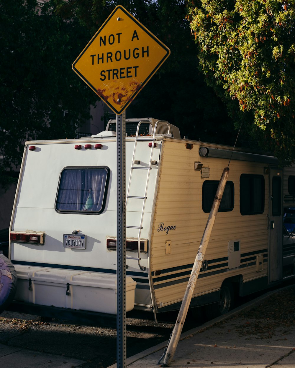 a sign that says not a through street next to an rv
