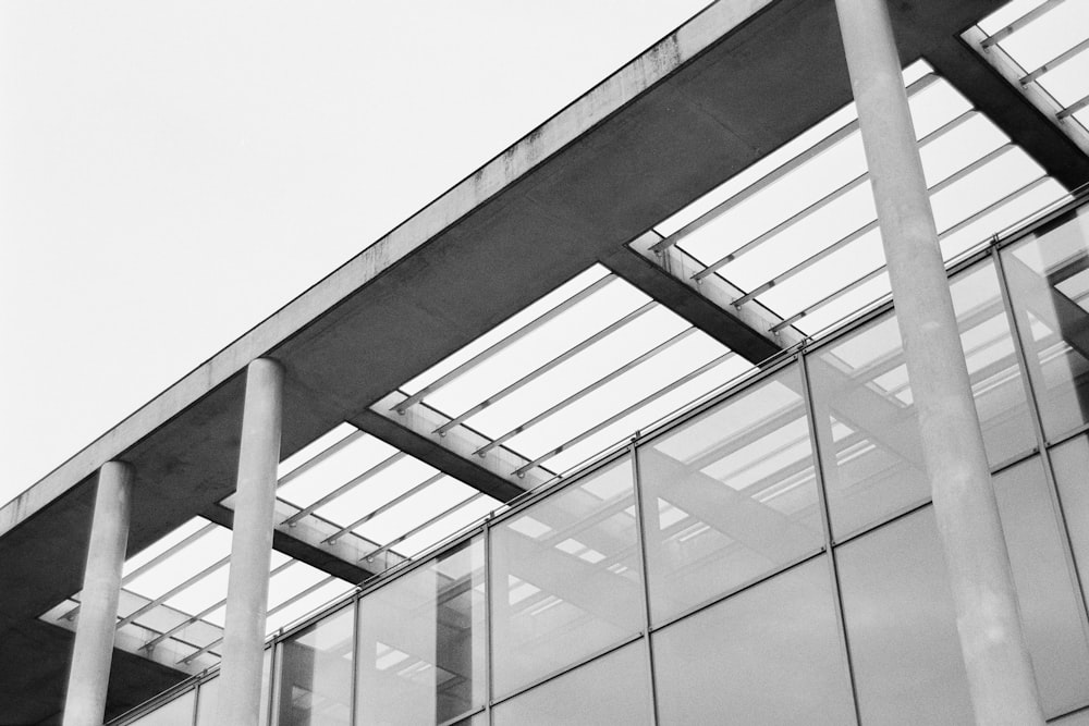 a black and white photo of a building